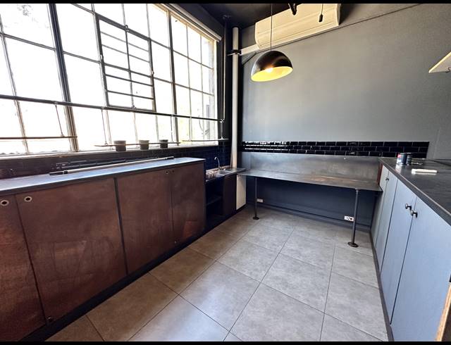 70M² OFFICE TO LET IN WOODSTOCK